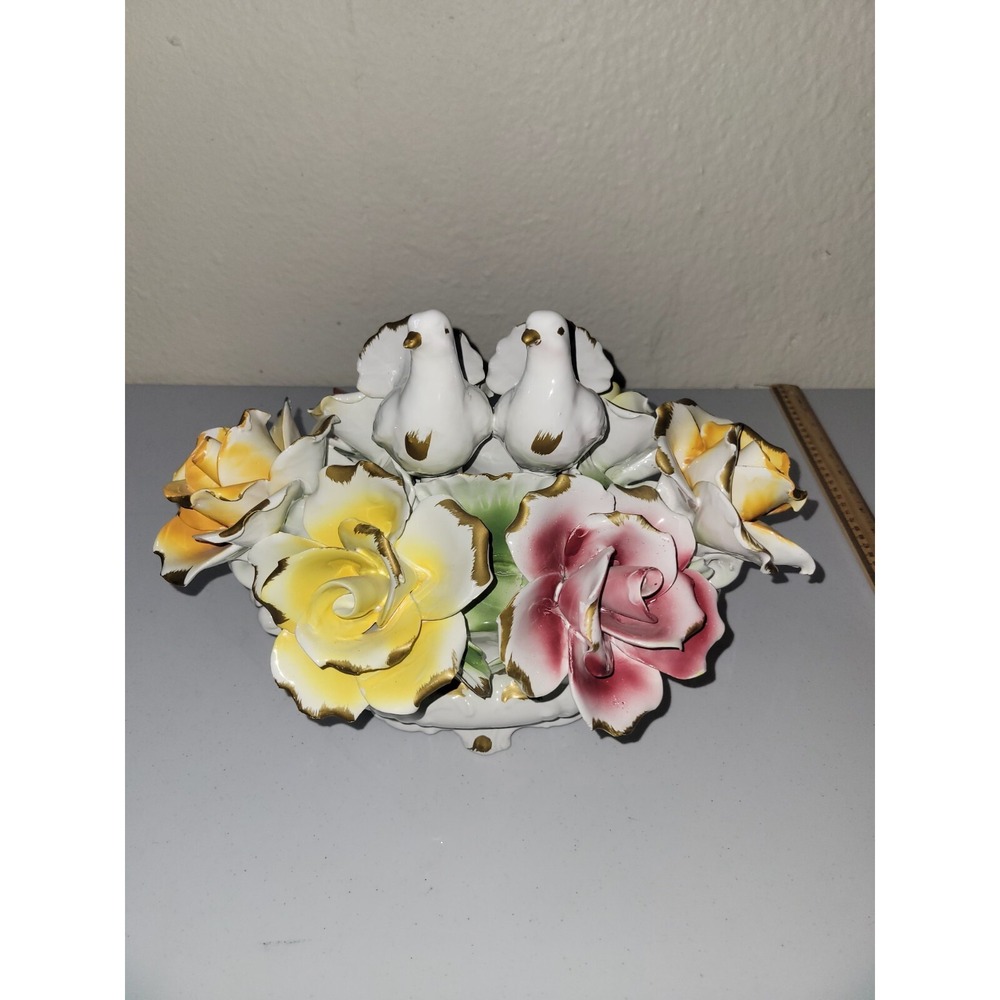 Capodimonte Fine Italian‎ Porcelain Two Dove Flower Basket Sculpture